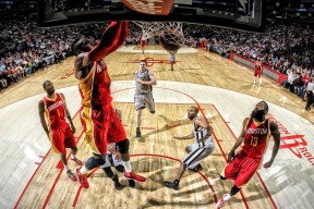 爱游戏体育-西亚卡姆封神！加拿大男篮大胜，FIBA规则更新引全球热议
